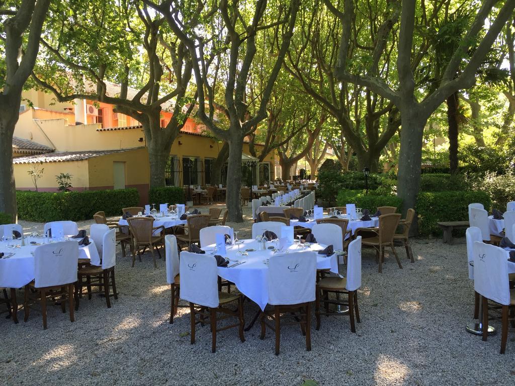 ホテル La Touloubre La Barben エクステリア 写真