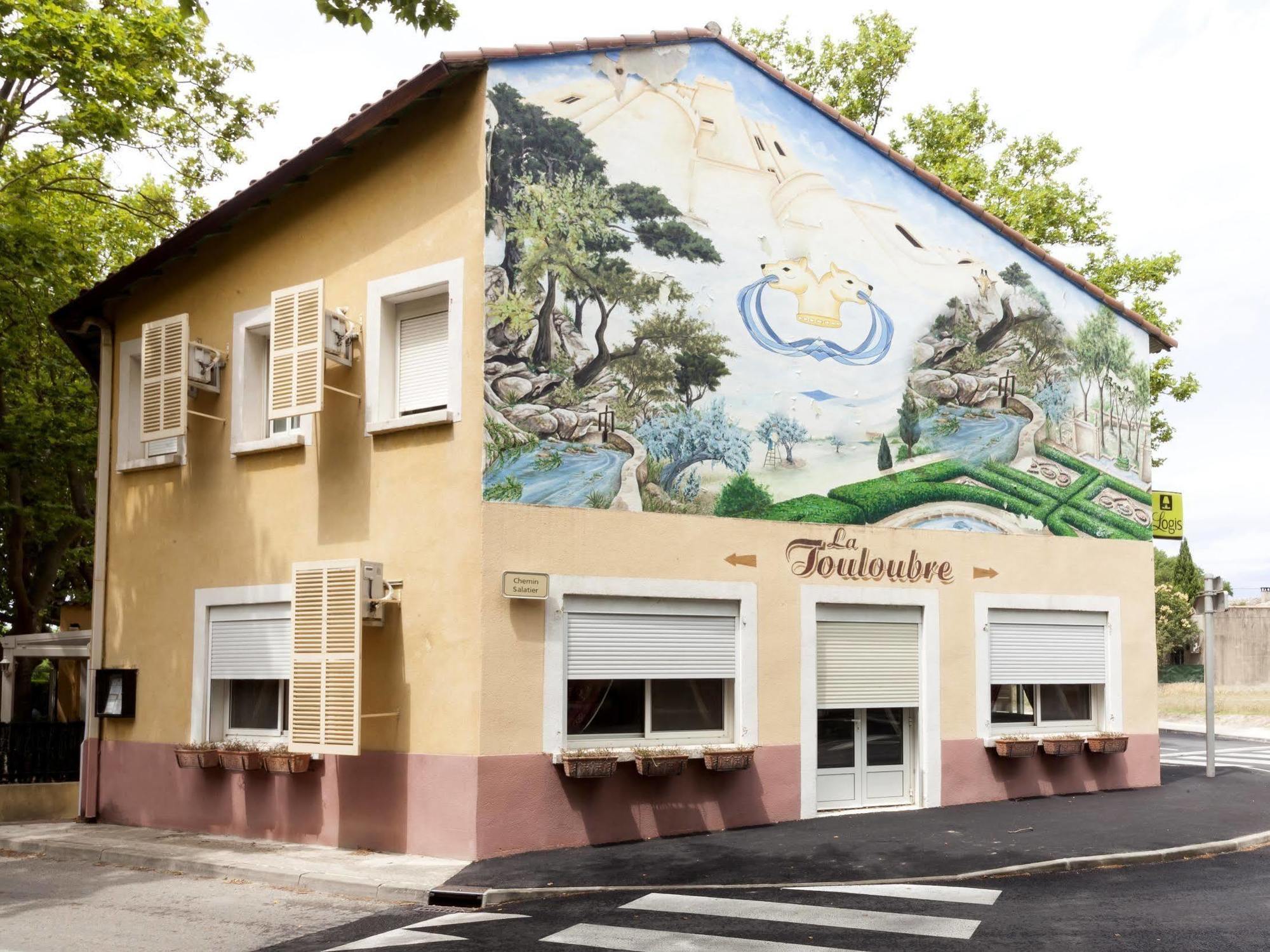 ホテル La Touloubre La Barben エクステリア 写真